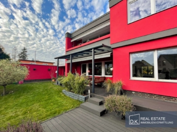 Wohn- und Geschäftshaus mit umgebendem Garten, Terrasse und Garage, 13509 Berlin, Einfamilienhaus