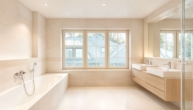 Einrichtungsbeispiel Badezimmer - Raum für Visionen: Große & familienfreundliche Doppelhaushälfte mit Südgarten, Spa und Potenzial