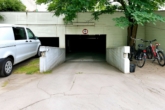 Einfahrt Tiefgarage - Loftartige 2-Zimmer Wohnung mit 2 Loggien und 2 PKW-Stellplätzen in Neukölln