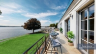 Terrasse (Einrichtungsbeispiel) - Erstbezug! Exklusives Leben am Wasser – Traumhaftes Seehaus mit direktem Wasserzugang