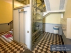 Treppenhaus - Personenaufzug - Vermietete Maisonette-Dachgeschosswohnung in Nähe zum Arnimplatz in Prenzlberg
