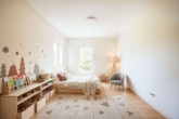 Kinderzimmer Einrichtungsbeispiel - Großzügiges Familiendomizil mit großem Garten in ruhiger & grüner Lage von Kleinmachnow