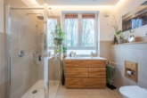 Badezimmer 4.OG - Licht, Raum und Privatsphäre: hochwertige Dachgeschoss-Maisonettewohnung im Herzen Charlottenburgs